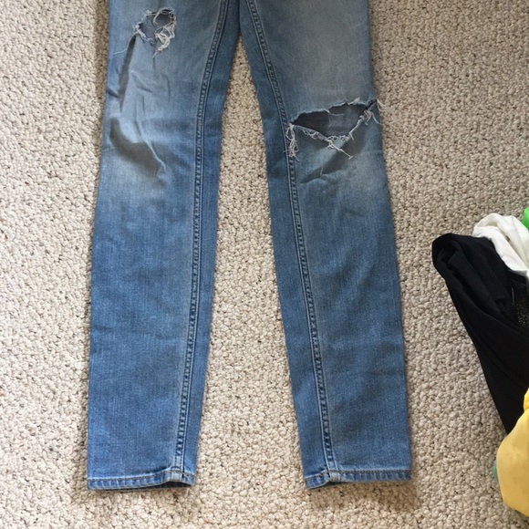Light-wash Hollister skinny jeans. Size 1R - Picture 3 of 5